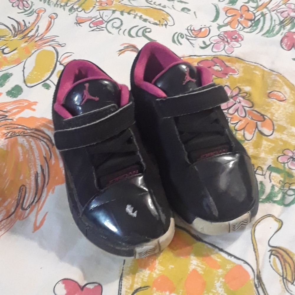 Jordan's pink n black